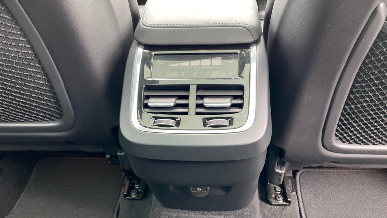 Volvo XC60 2.0 B5P Ultra Dark 5dr AWD Geartronic Petrol Estate